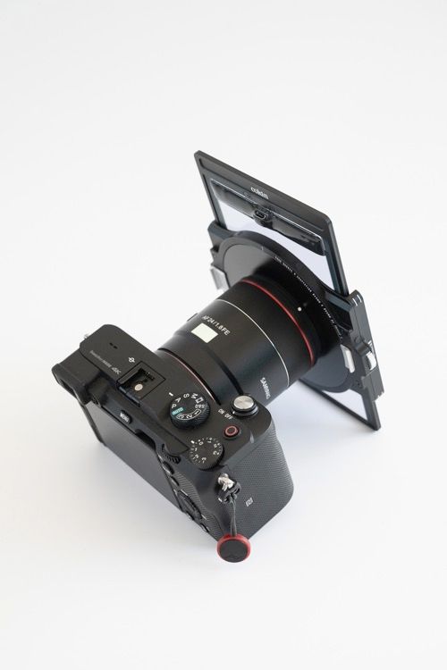 USBコネクタのある面が発熱面になる。発熱面をレンズに向けて装着する。