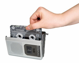 AM/FM ラジオカセットレコーダー KR-014AWFRC画像01